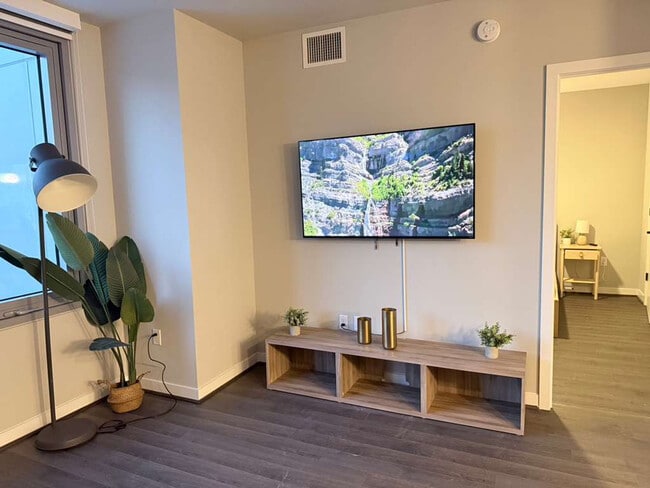 Photo - 1122 N Hudson St Unit FL3-ID1396877P