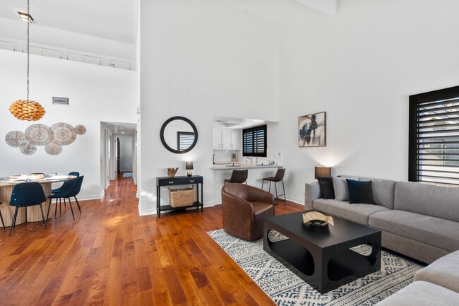 Building Photo - 526 Via De La Valle Unit SI FL1-ID1559835P