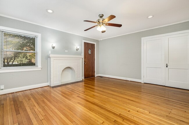 Photo - 5924 La Vista Dr