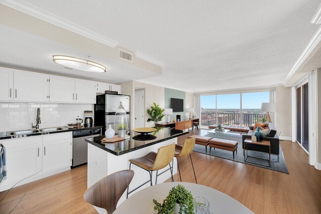 Building Photo - Houston House