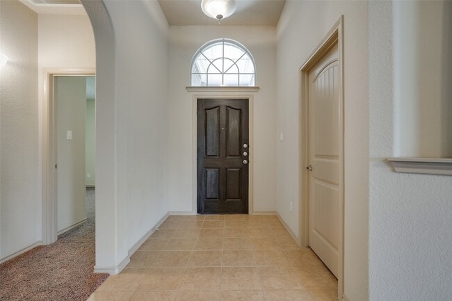 Photo - 1437 Castlegar Ln