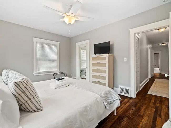 Photo - 9711 Clifton Blvd Unit SI ID1593901P