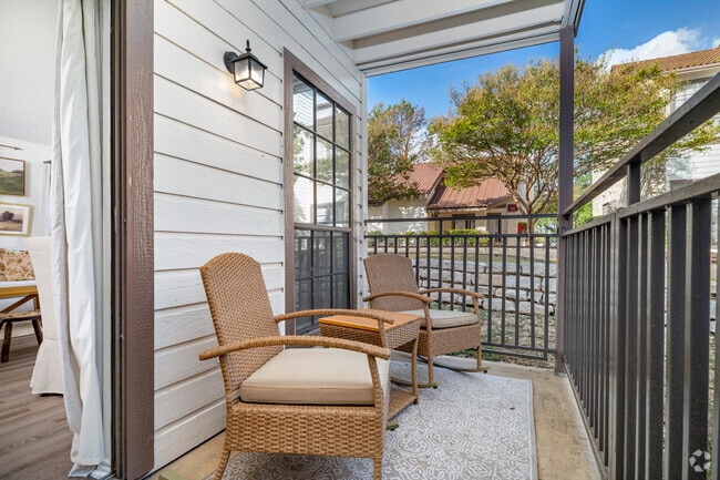 1BR, 1BA - 740SF - Patio - The Broadwater at Salado Creek