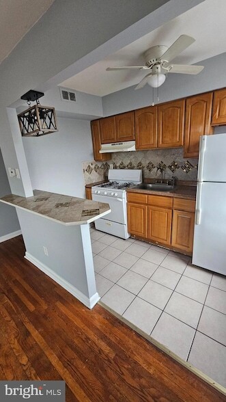 Photo - 1632-1600 Benson St