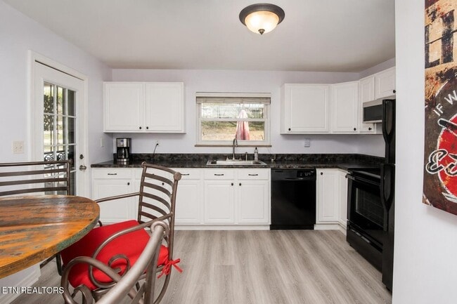 Photo - 3253 Buffat Mill Rd
