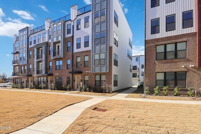 Photo - 1247 Shaw View Aly