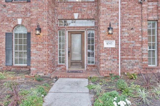 Photo - 1010 Maple Run Dr