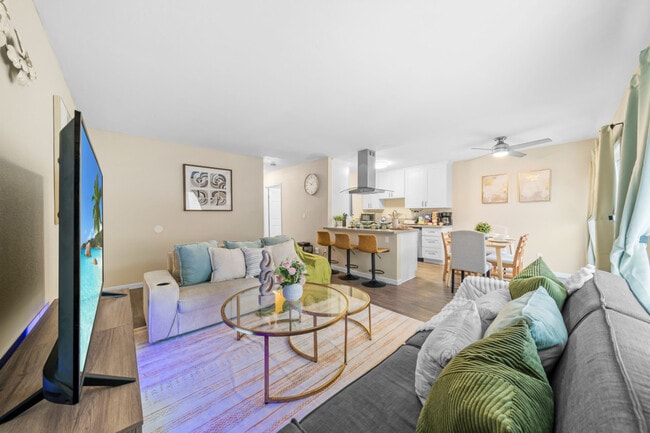 Building Photo - 9504 Carroll Canyon Rd Unit ID1283111P