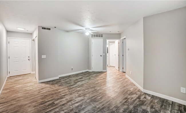 1 Bedroom Livingroom - Royal Cove