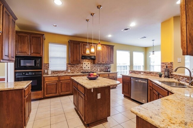 Photo - 2412 Arbor Dr