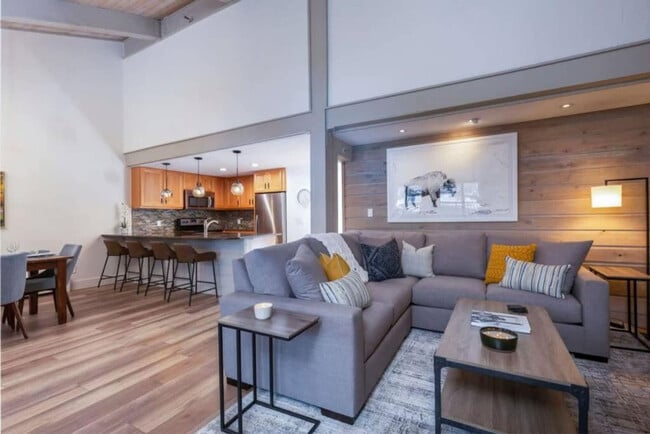 Photo - 55 Upper Woodbridge Rd Unit ID1021505P