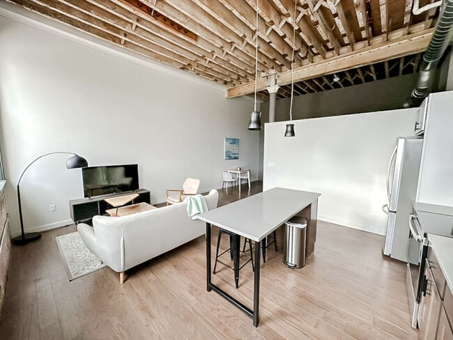 Photo - 403 W 4th St N Unit SI ID1534863P