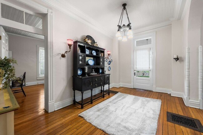 Photo - 405 Webb Rd W