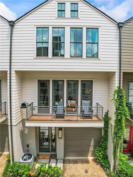 Photo - 658 Bull St SE