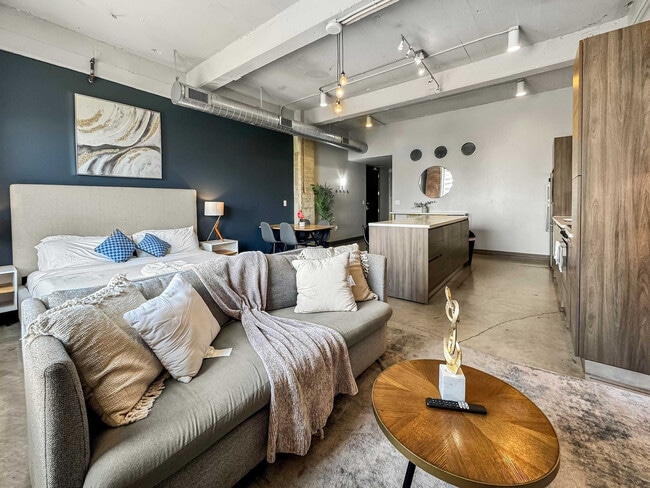 Building Photo - 555 Evergreen St Unit ID1294681P