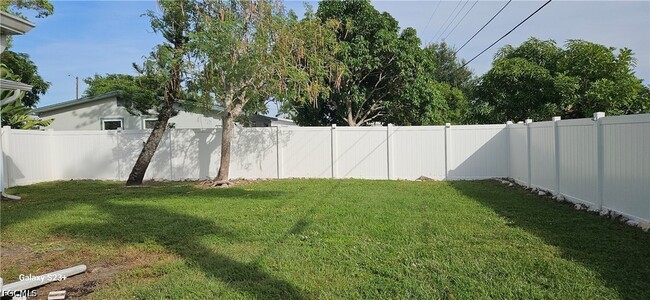Building Photo - 1626 Grace Ave