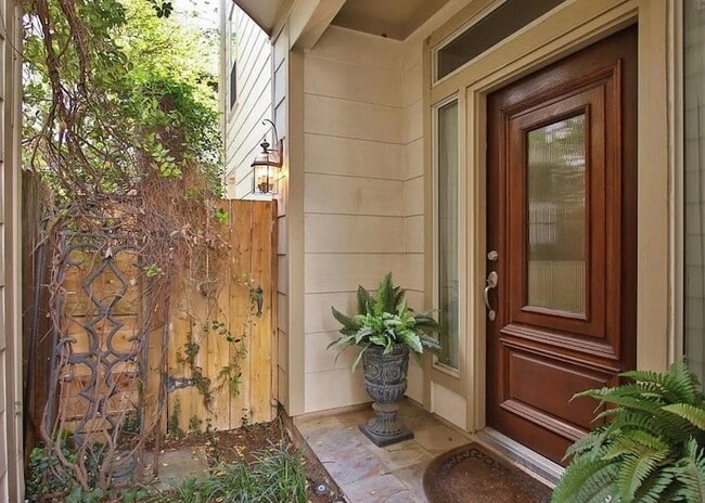 Photo - 621 Hartman St