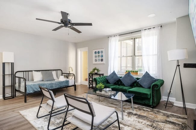 Photo - 300 W Peachtree St NW Unit ID1299377P