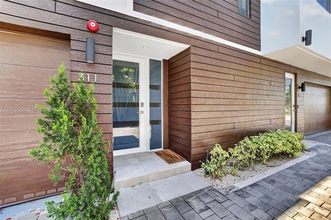 Photo - 700 NE 14th Ave