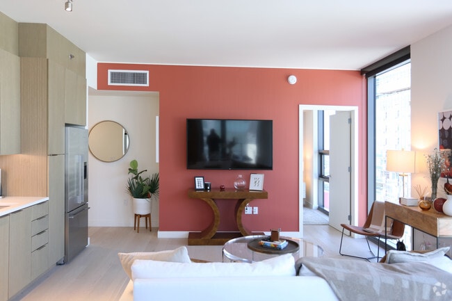 1BRR, 1BA- 610 SF - AVEN