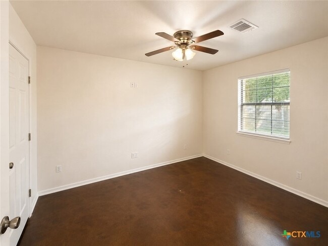 Photo - 661 W Austin St