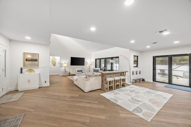 Photo - 845 NE Mulberry Dr