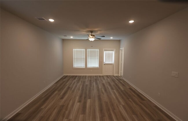 Photo - 8587 Blueberry Ash St