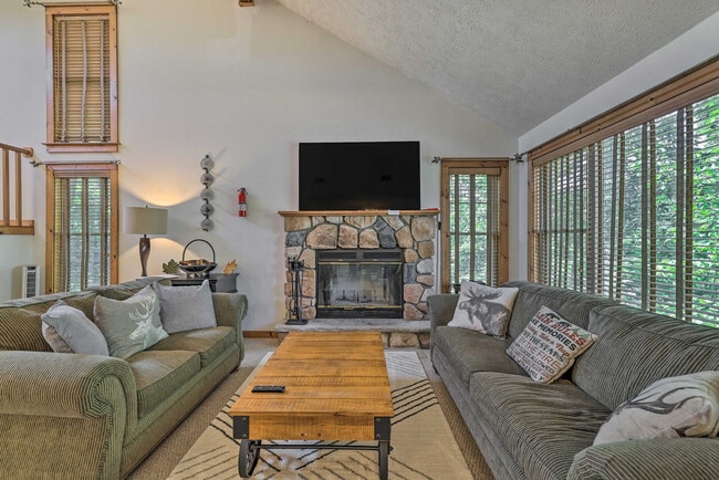 Building Photo - 337 Poplar Ct Unit SI ID1608043P