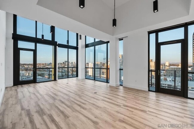 Building Photo - 1440 Columbia St Unit 2302