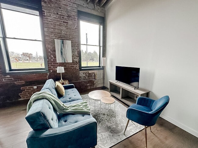 Photo - 403 W 4th St N Unit SI ID1352446P