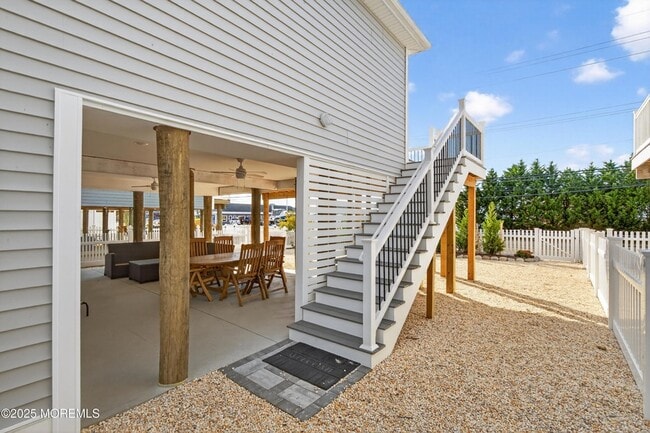 Photo - 3255 Goa Way