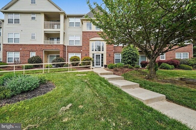 Building Photo - 300G Tall Pines Ct Unit 7