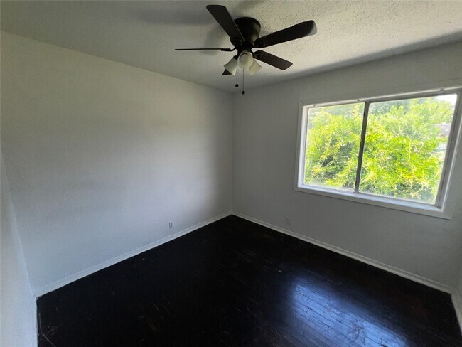 Photo - 9306 St Lo Rd
