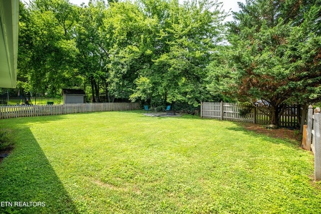 Building Photo - 201 Farlow Dr