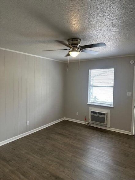 Photo - 711 20th St SE