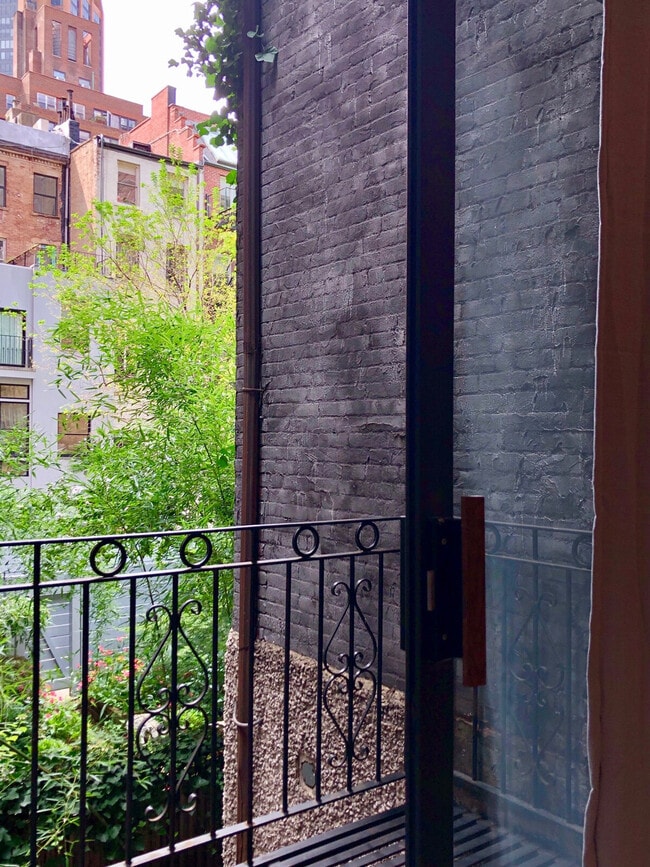 Photo - 131 E 35th St Unit ID1058890P