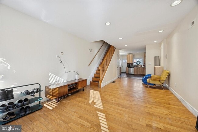 Photo - 341 Dickinson St