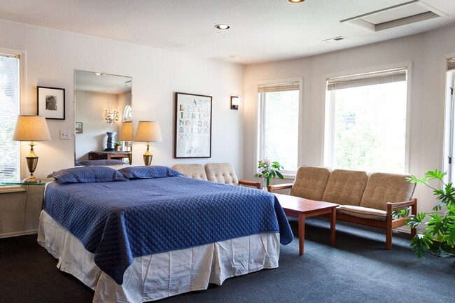 Building Photo - 2707 E Thomas St Unit ID1273352P