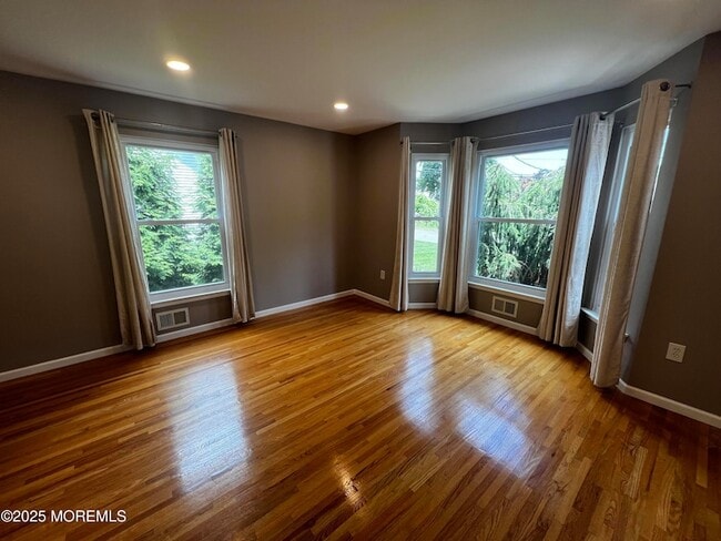 Photo - 1624 Melville St