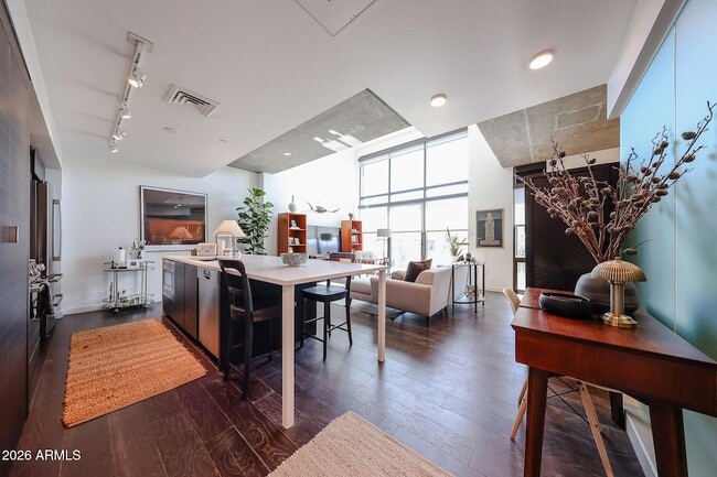 Building Photo - 100 W Portland St