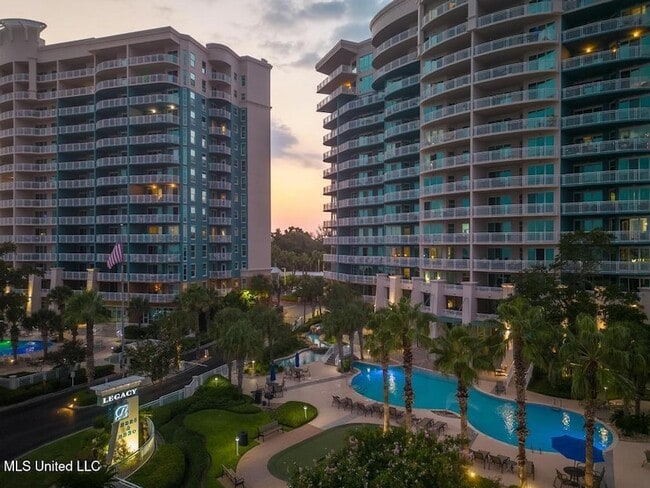 Building Photo - 2228 Beach Dr Unit 504