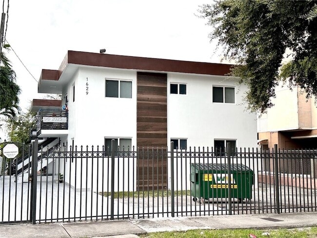 Photo - 1629 SW 3rd St Unit 5