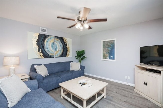 Photo - 14921 Windward Dr Unit 114