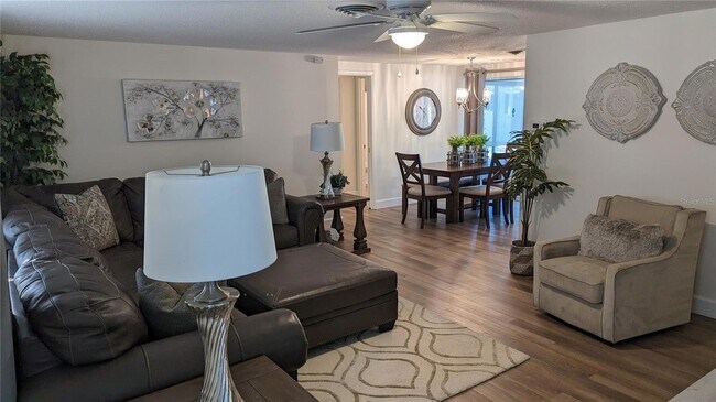 Photo - 567 Bradenton Rd