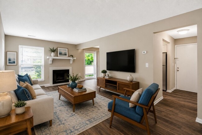 Photo - Lakeside Crossing at Eagle Creek Apartments and Townhomes