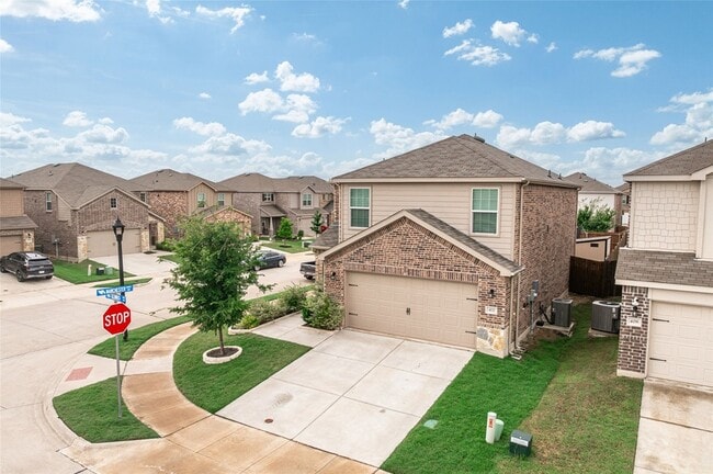 Photo - 412 Glenwick Ln