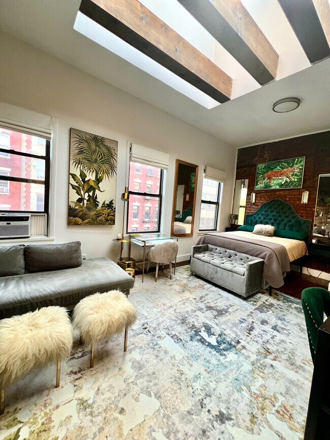 Photo - 329 W 19th St Unit ID1318248P