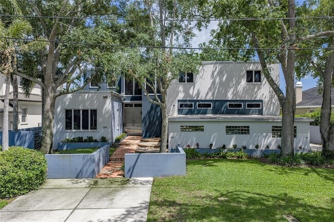 Photo - 838 Monterey Blvd NE
