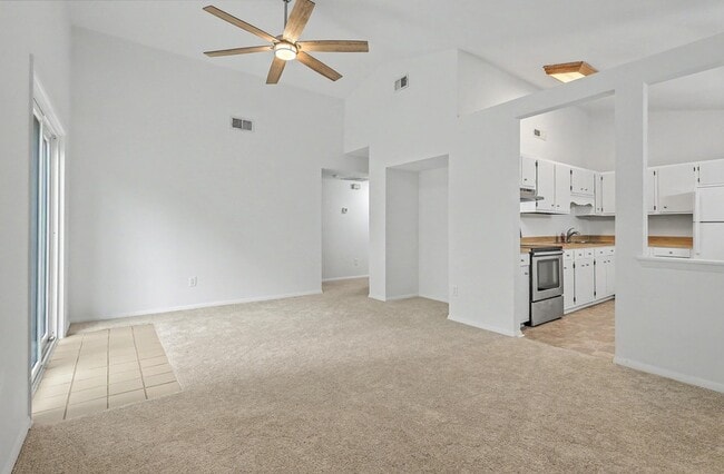 Photo - 104 Tweed Ct
