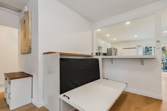 Building Photo - 5924 18th Ave SW Unit SI ID1507641P